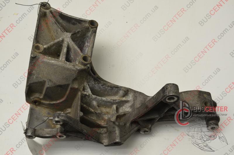 Фотография запчасти Кронштейн крепления генератора (лапа)