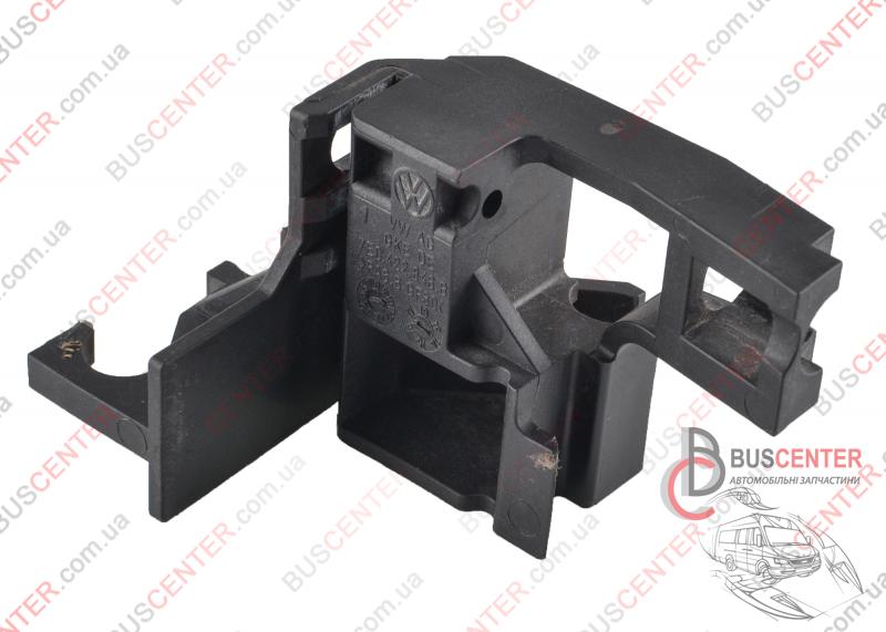 Фотография запчасти Кронштейн трубопровода охлаждающей жидкости левый